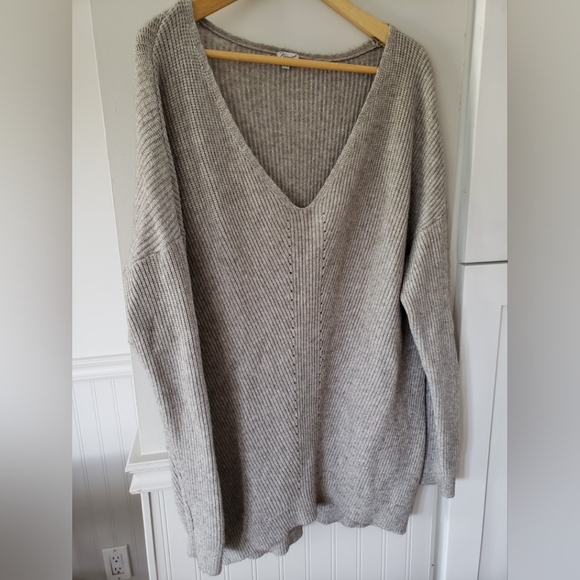 Kismet Deep V Grey Sweater size XXL - Picture 2 of 13
